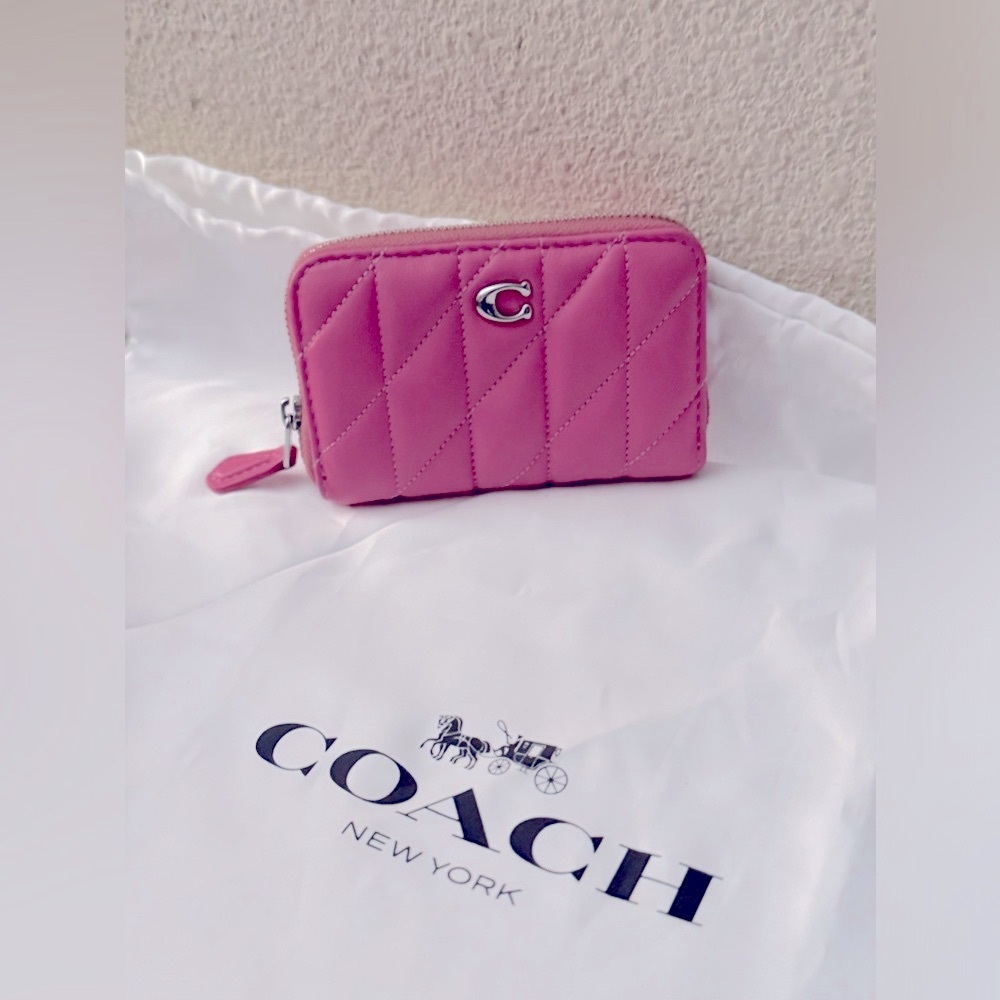 Coach Quilted Pillow Essential Small
Zip Around Card Case Petunia Pink 🤩😍🤩 💓